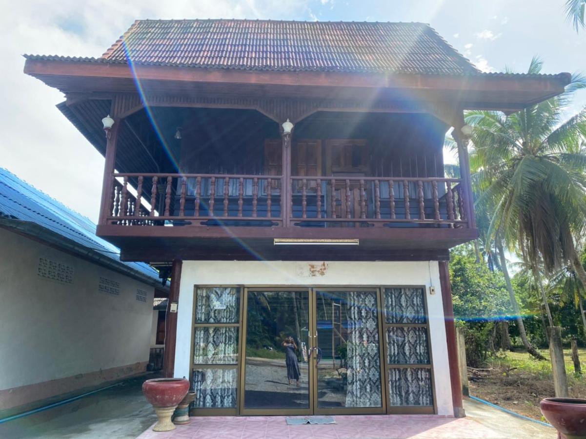 Reindeer House Wat Chedi Hotel Sichon Ngoại thất bức ảnh